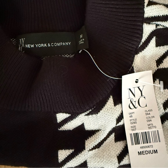 NWT NY & Co Black and White Houndstooth Contrast Crew Neck Sweater Size M - Picture 7 of 7